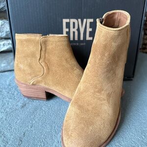 Frye Suede Carson Piping Bootie Brandy 7M Side Zip New in Box